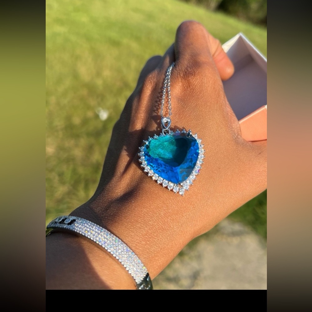 - Ladies Heart Necklace 4.8CT sapphire silver